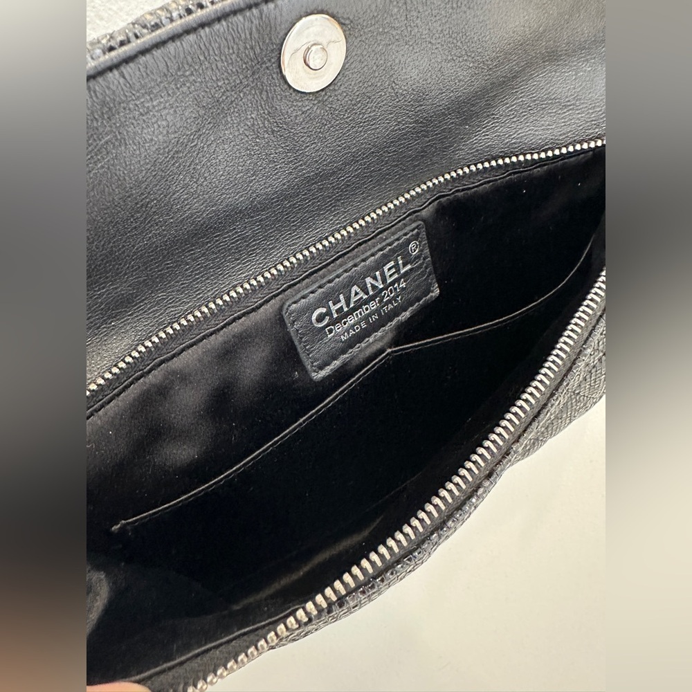 Chanel Vintage metallic Black Quilted crossbody bag - Picture 6 of 9